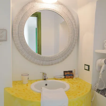 Zeus Apartment *